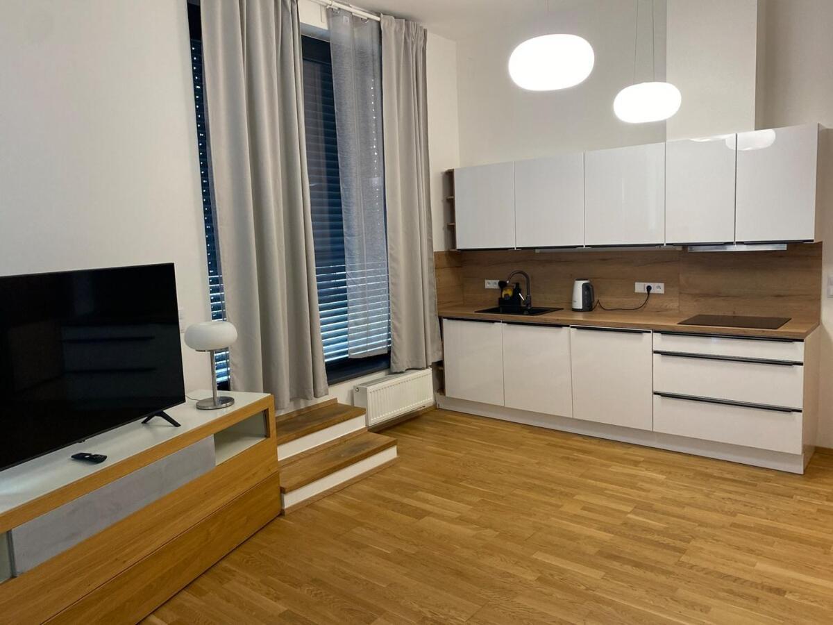 Apartamento Holesovice Parking *